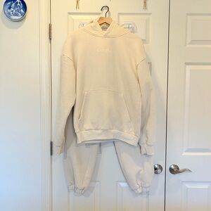 Comfrt Men’s Medium Cream Hoodie and Sweatpants Set
